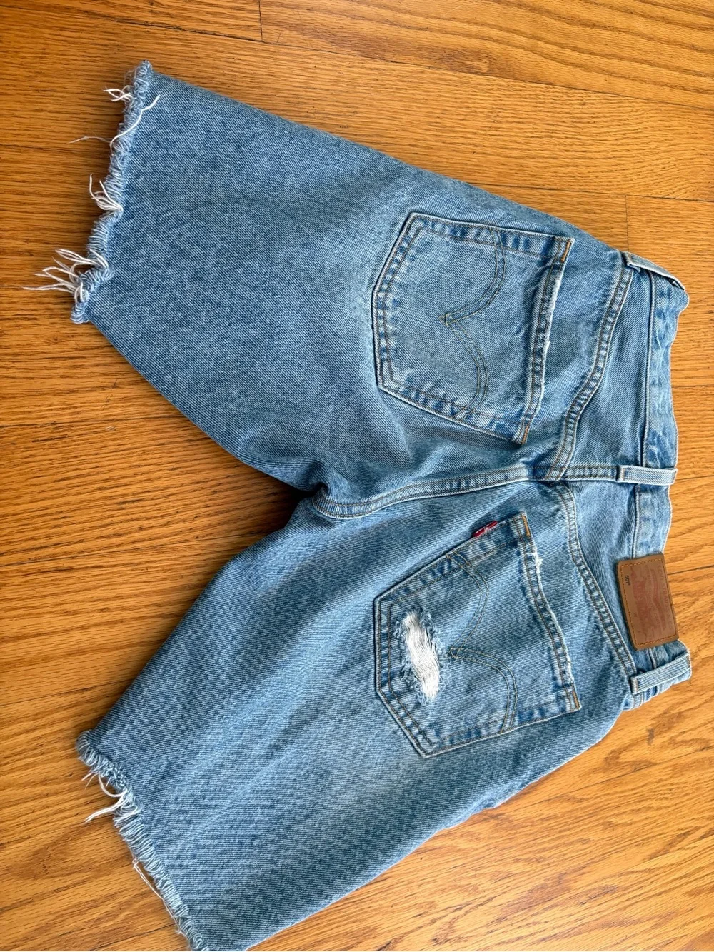 Women’s Levi's 501 Light Blue Denim button fly shorts size 25 - Picture 2 of 6